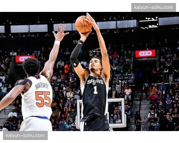 文班亚马出勤率刚达标65场 伤病管理影响其综合影响力